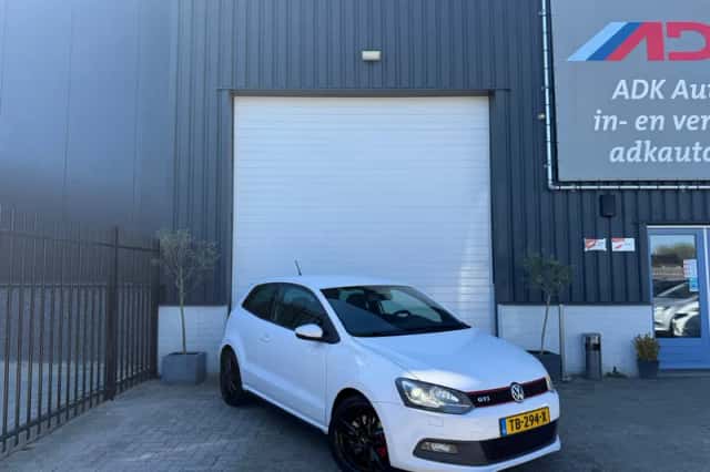 Volkswagen Polo (2013) thumbnail 2