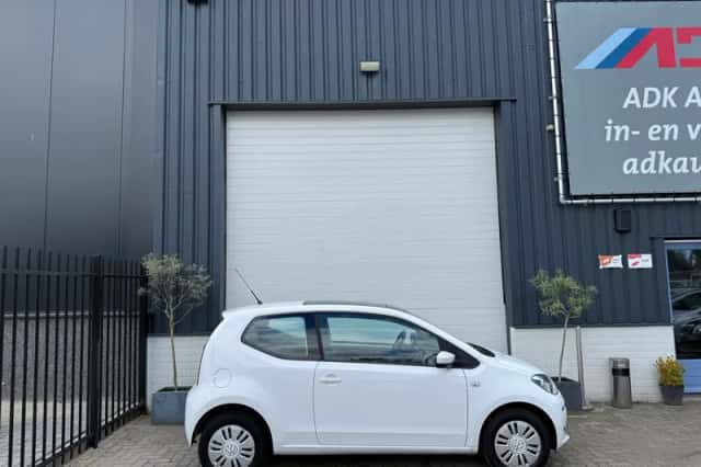 Volkswagen Up! (2012) thumbnail 4