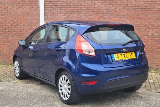 Ford Fiesta (2014) thumbnail 3