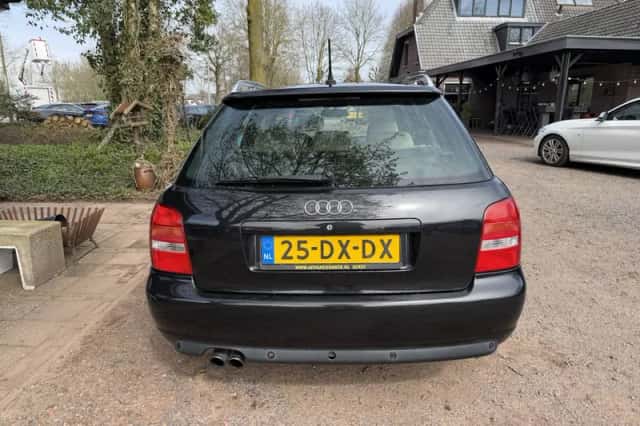 Audi A4 (2000) thumbnail 4