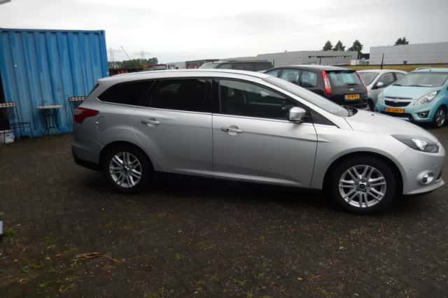 Ford Focus (2013) thumbnail 4