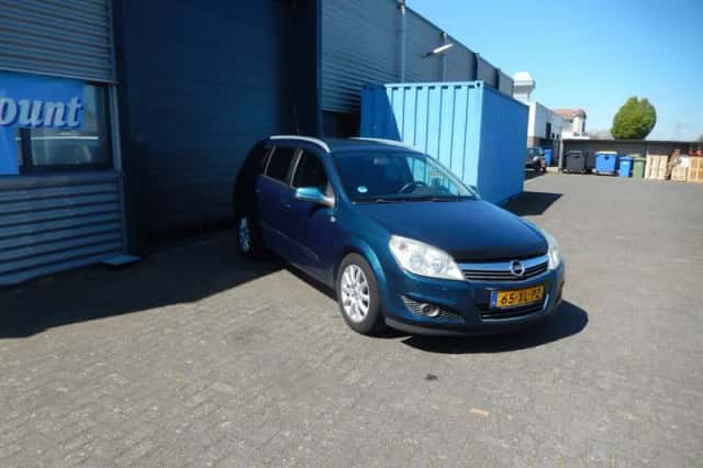Opel Astra (2007) thumbnail 3