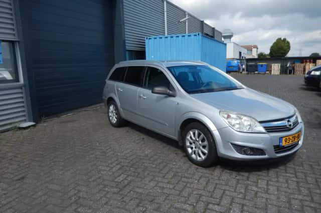 Opel Astra (2007) thumbnail 3