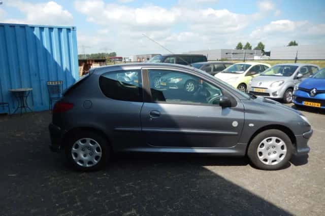 Peugeot 206 (2009) thumbnail 4
