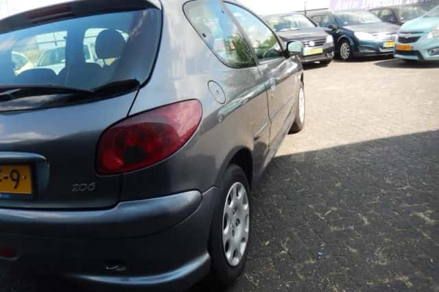 Peugeot 206 (2009) thumbnail 5