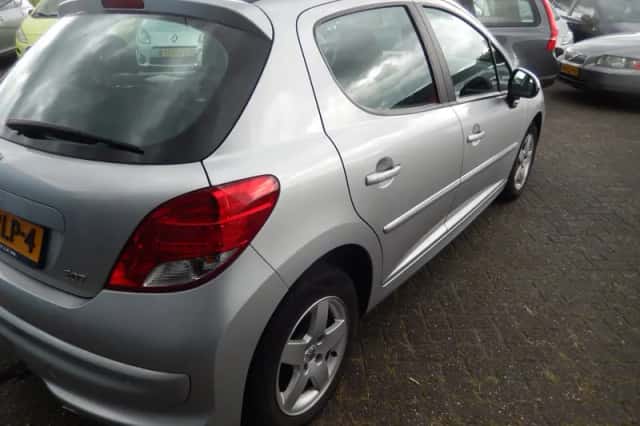 Peugeot 207 (2011) thumbnail 5