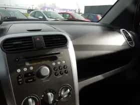Suzuki Splash (2012) thumbnail 20