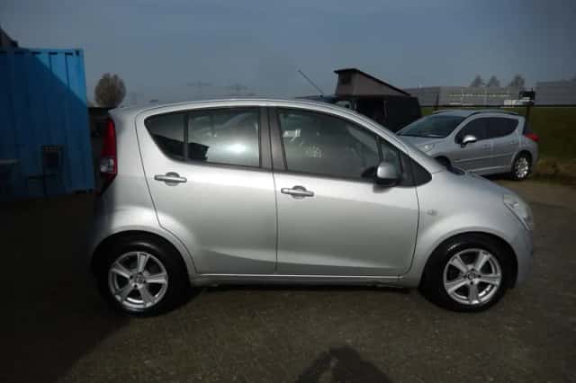 Suzuki Splash (2012) thumbnail 4
