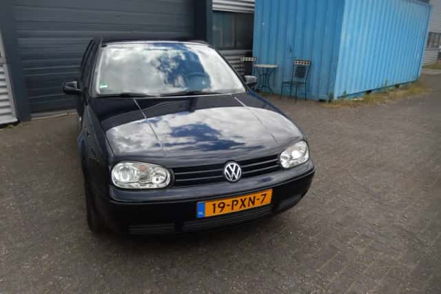 Volkswagen Golf (2002) thumbnail 2