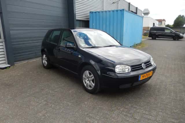 Volkswagen Golf (2002) thumbnail 3