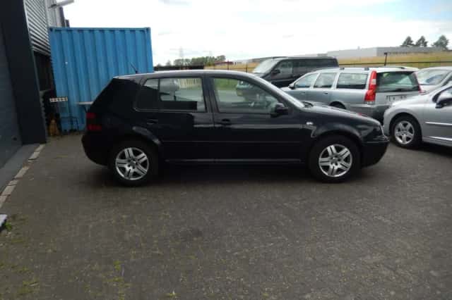 Volkswagen Golf (2002) thumbnail 4