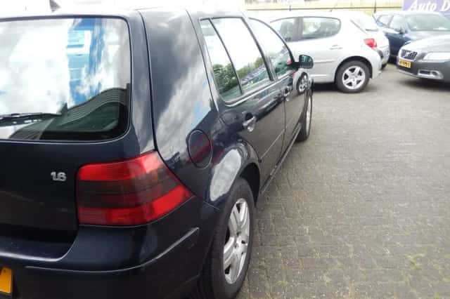 Volkswagen Golf (2002) thumbnail 5