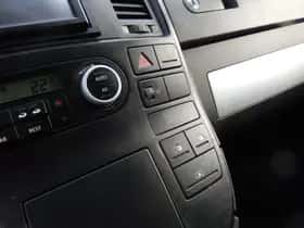 Volkswagen Multivan (2007) thumbnail 21