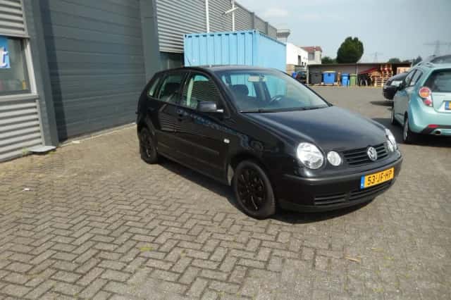 Volkswagen Polo (2002) thumbnail 3