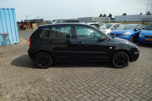 Volkswagen Polo (2002) thumbnail 4
