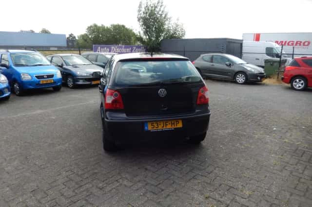 Volkswagen Polo (2002) thumbnail 6