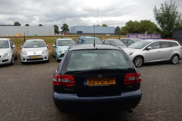 Volvo V40 (2004) thumbnail 6