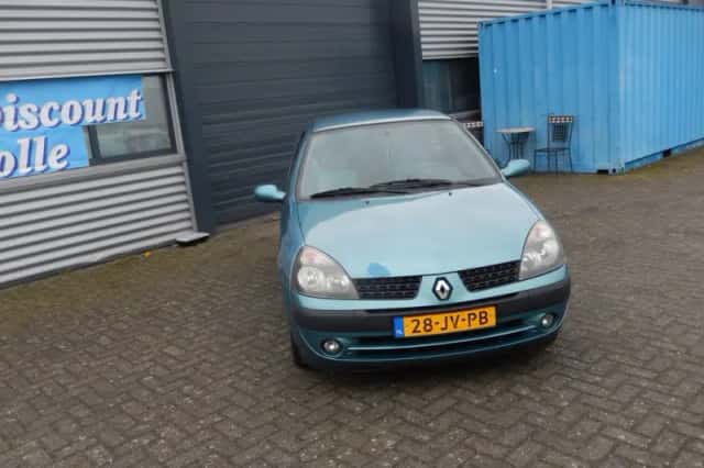 Renault Clio (2002) thumbnail 2