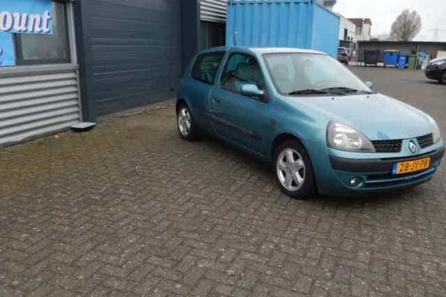 Renault Clio (2002) thumbnail 3