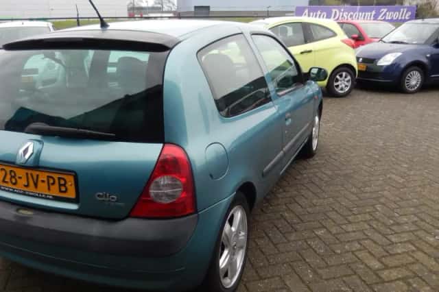 Renault Clio (2002) thumbnail 5