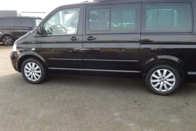 Volkswagen Multivan (2007) thumbnail 2