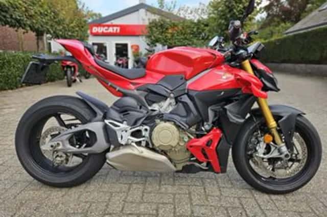 Ducati Streetfighter (2025) thumbnail 1