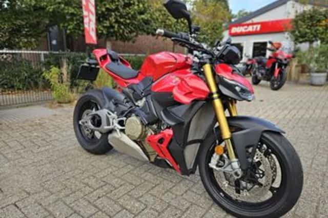 Ducati Streetfighter (2025) thumbnail 2