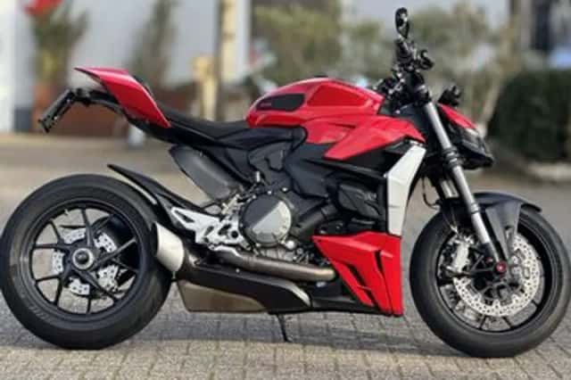 Ducati Streetfighter (2023) thumbnail 1