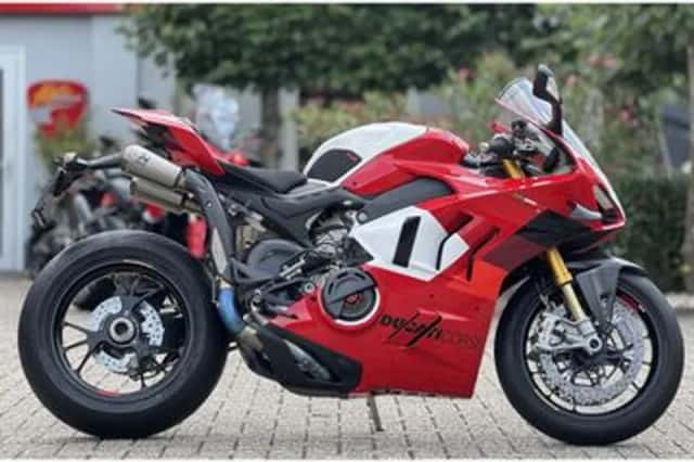 Ducati Panigale (2023) thumbnail 1