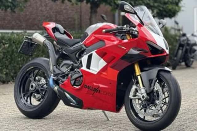 Ducati Panigale (2023) thumbnail 3