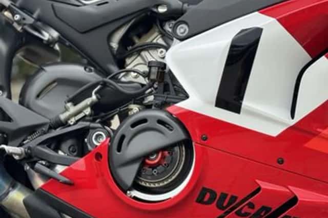 Ducati Panigale (2023) thumbnail 4