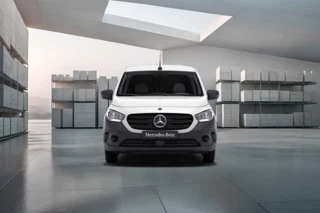 Mercedes-Benz eCitan (2025) thumbnail 6