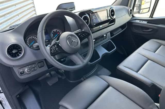 Mercedes-Benz eSprinter (2026) thumbnail 5