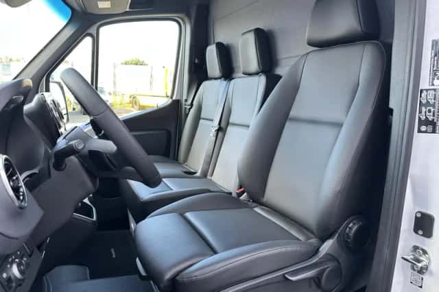 Mercedes-Benz eSprinter (2026) thumbnail 4