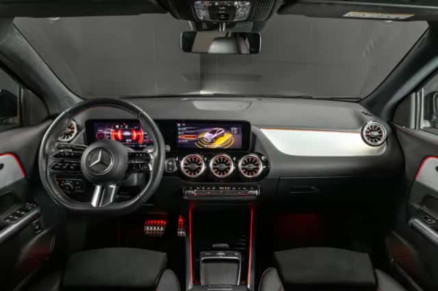 Mercedes-Benz GLA (2023) thumbnail 3