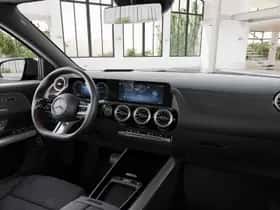 Mercedes-Benz GLA (2026) thumbnail 4