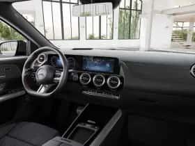 Mercedes-Benz GLA (2026) thumbnail 4
