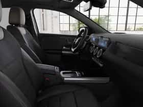 Mercedes-Benz GLA (2026) thumbnail 5