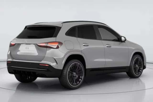 Mercedes-Benz GLA (2026) thumbnail 2