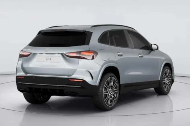 Mercedes-Benz GLA (2026) thumbnail 2