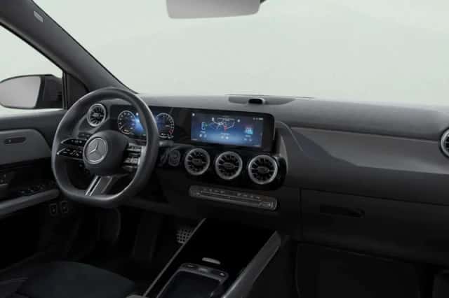 Mercedes-Benz GLA (2026) thumbnail 4