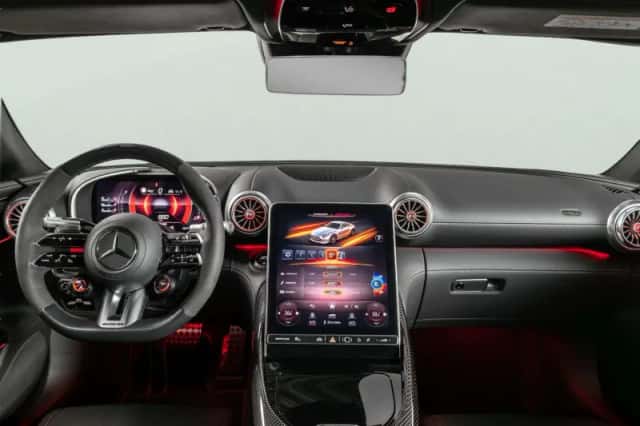 Mercedes-AMG GT (2025) thumbnail 3