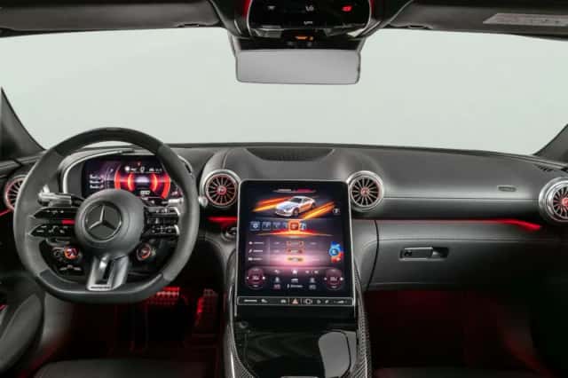 Mercedes-AMG GT (2025) thumbnail 3