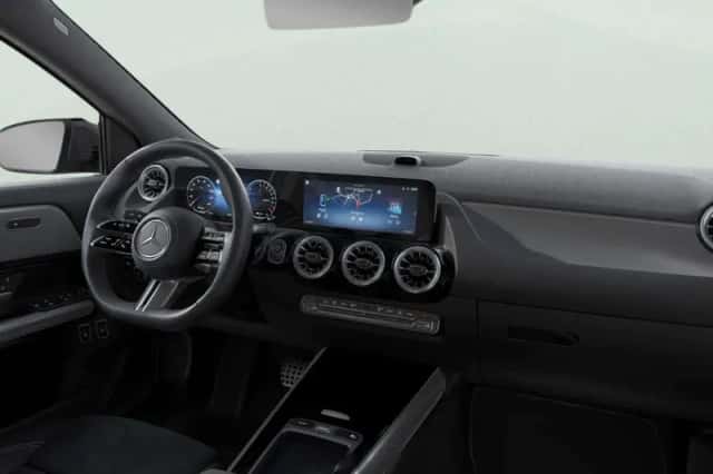 Mercedes-Benz GLA (2026) thumbnail 4