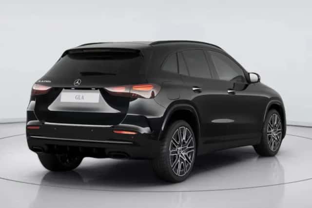 Mercedes-Benz GLA (2026) thumbnail 2