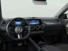 Mercedes-Benz GLA (2026) thumbnail 3