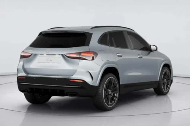 Mercedes-Benz GLA (2026) thumbnail 2