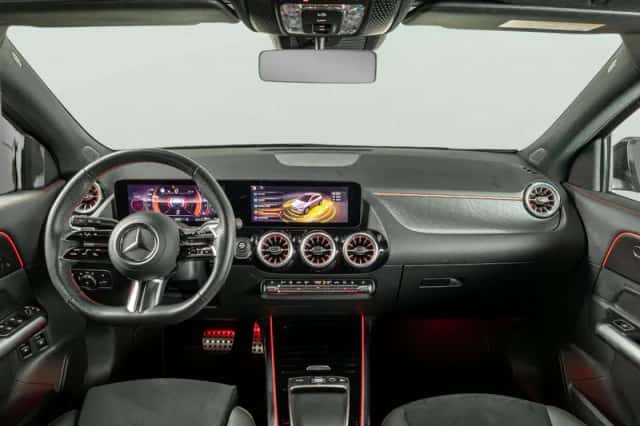 Mercedes-Benz GLA (2025) thumbnail 3