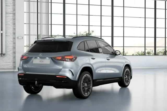 Mercedes-Benz GLA (2026) thumbnail 2