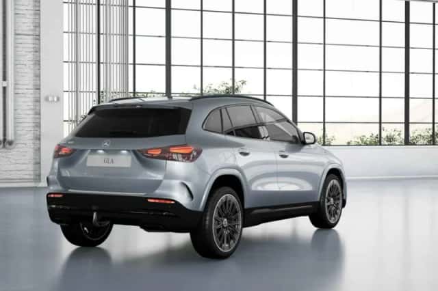 Mercedes-Benz GLA (2026) thumbnail 2